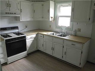 4th image of 404 N Massachusetts St