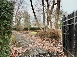 1184 Sunset View Dr, Akron, OH 44313