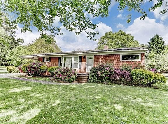 2nd image of 705 Annieline Dr