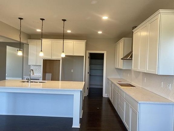 4th image of 1008 Cornwell Dr