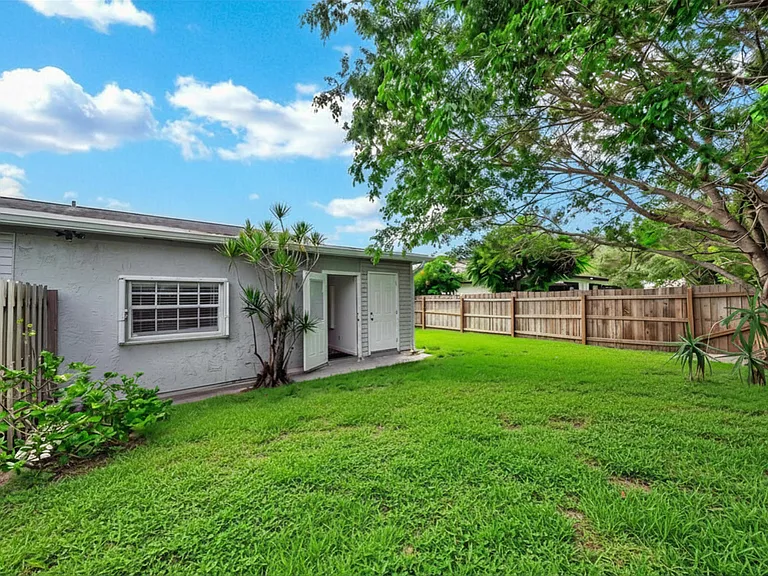 1350 Riverside Cir #1 — Photo 41