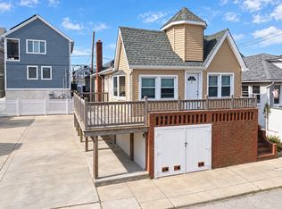 17 Michigan St, Long Beach, NY 11561
