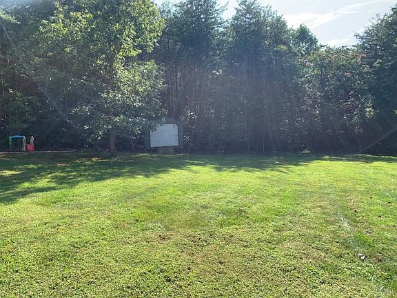 4th image of 421 Leonard Ln