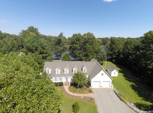 136 Way Point Ln, Kilmarnock, VA 22482