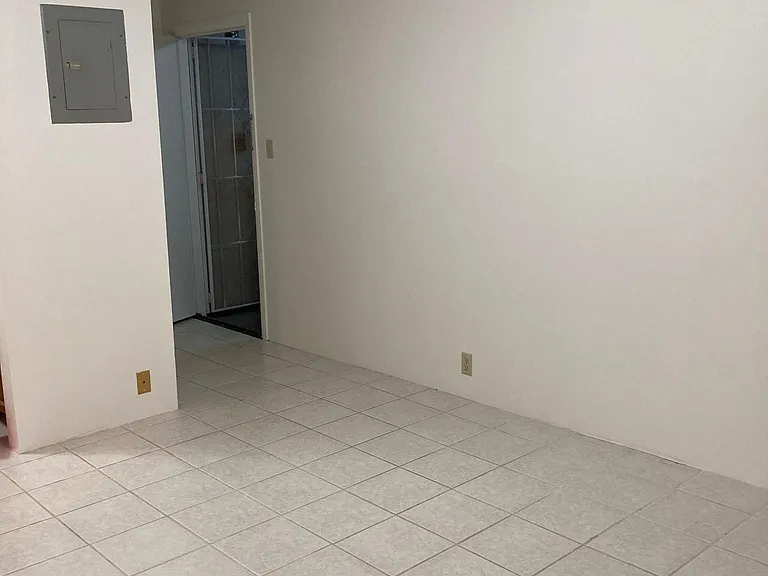 1066 Green St #300 — Photo 6
