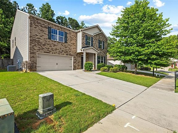 3rd image of 407 Aviary Ln