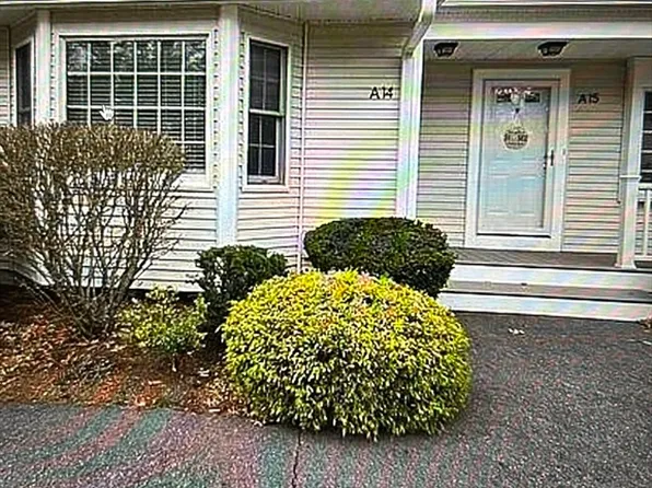 547 Washington St APT A14, Pembroke, MA 02359