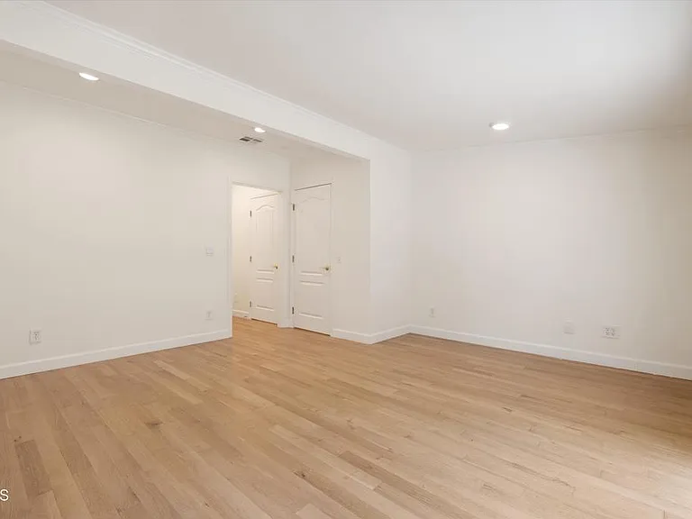 6224 Springvale Dr — Photo 11