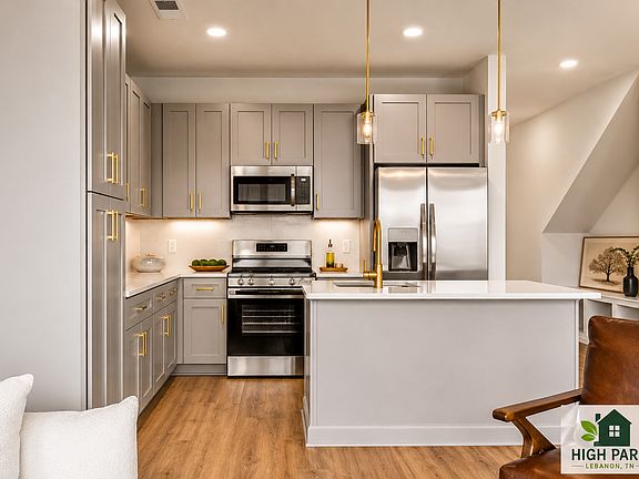 3rd image of 168 High Park Cir