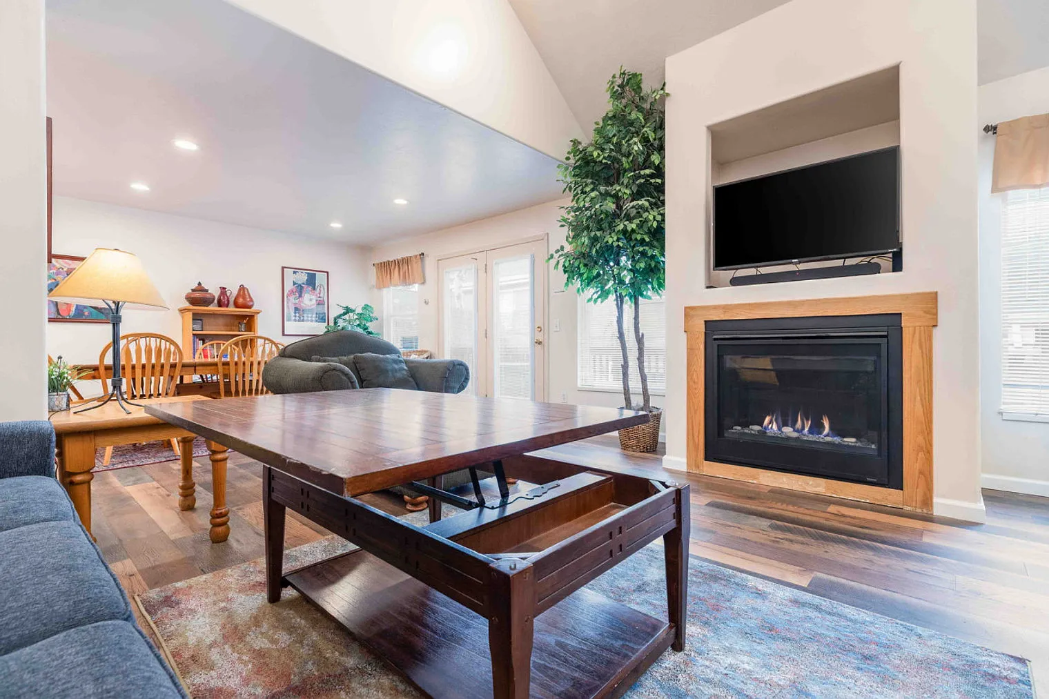 4 bed, 4.0 bath, $6,003 — Photo 2
