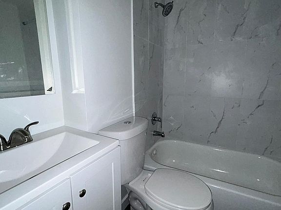 5th image of 590 Bergen Ave #G8e