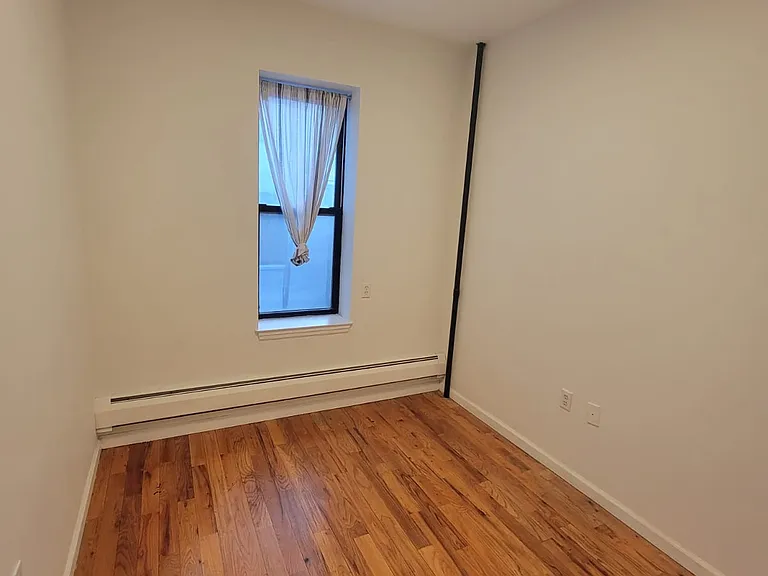 284 14th St #1R — Photo 8