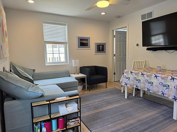 4th image of 114 E Crocus Rd #5