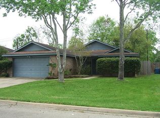 2208 Spruce Dr, Rosenberg, TX 77471