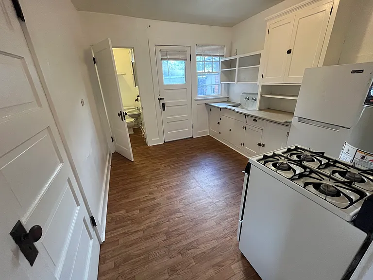 765 N Monroe Ave — Photo 5