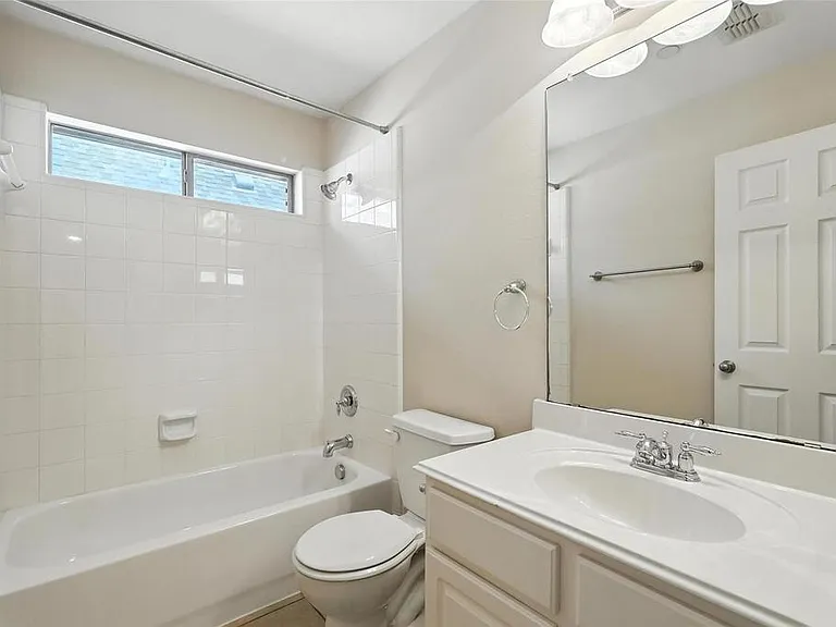 2101 Broadstone Dr — Photo 24