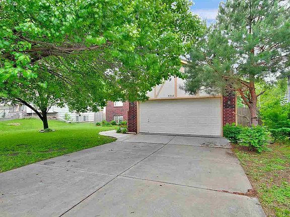 3rd image of 3533 N Governeour Cir