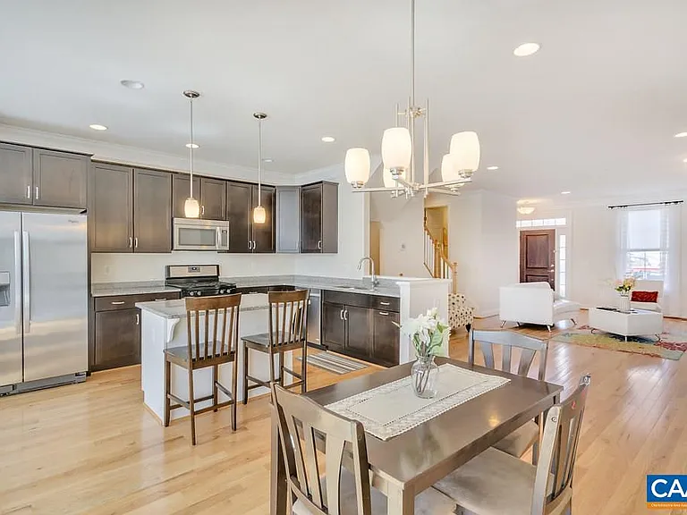 980 Belvedere Way — Photo 13