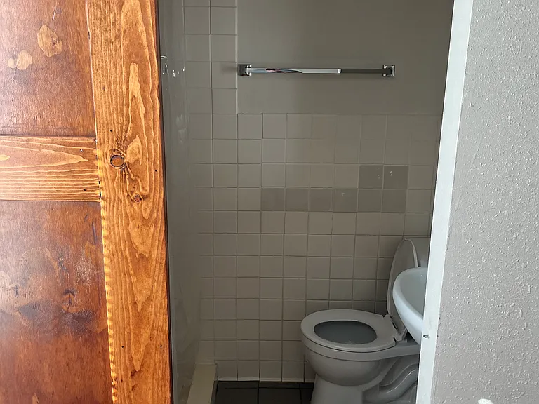 718 Walsh St — Photo 3
