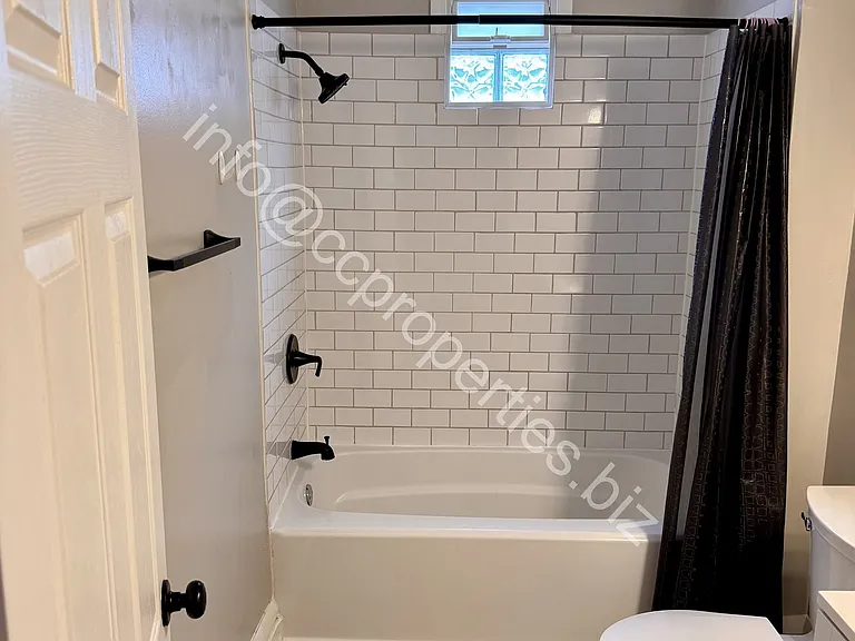 904 Oakwood Ave — Photo 8