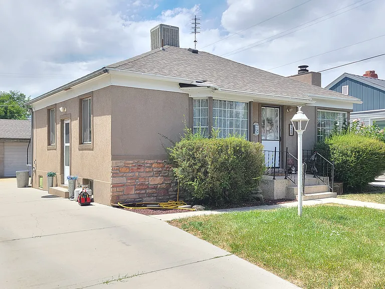 329 N 600 E — Photo 2