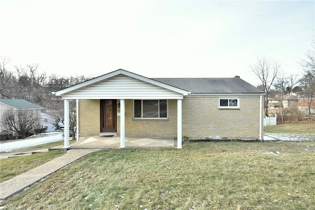 1549 Roosevelt Ave photo 1