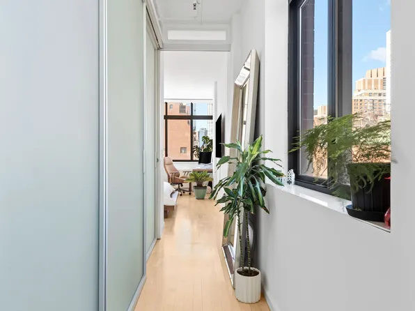 250 East 30th Street image 11 of 13