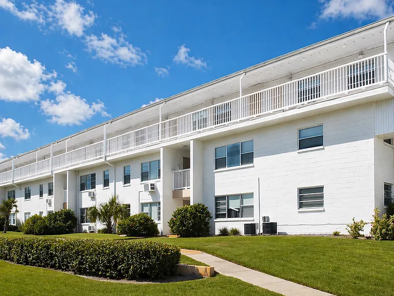 Riverside Apartments — Photo 10