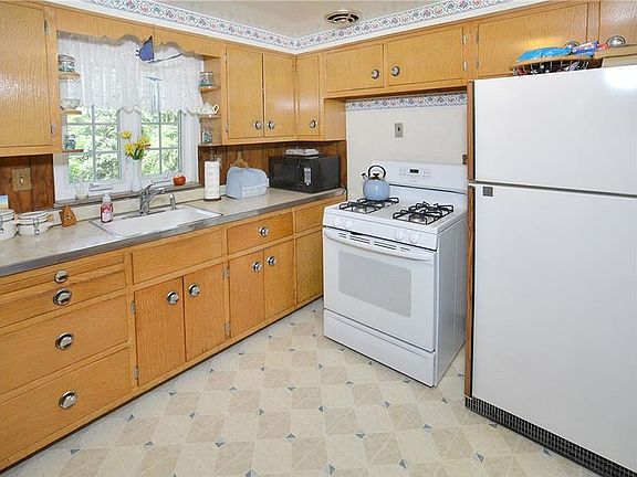 3rd image of 2380 Lynnrose Dr
