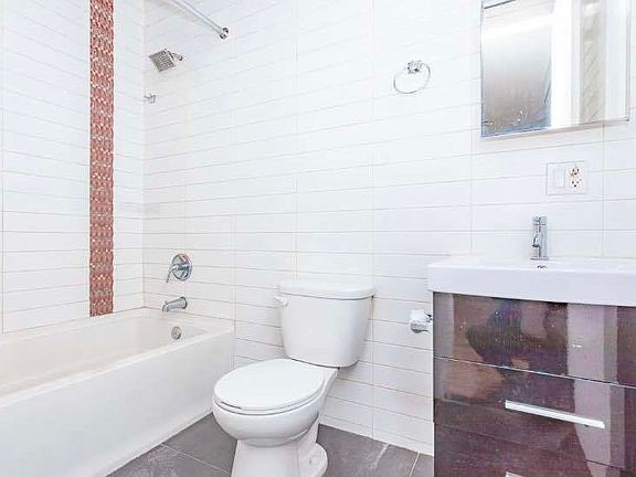 5th image of 1493 Gates Ave #2