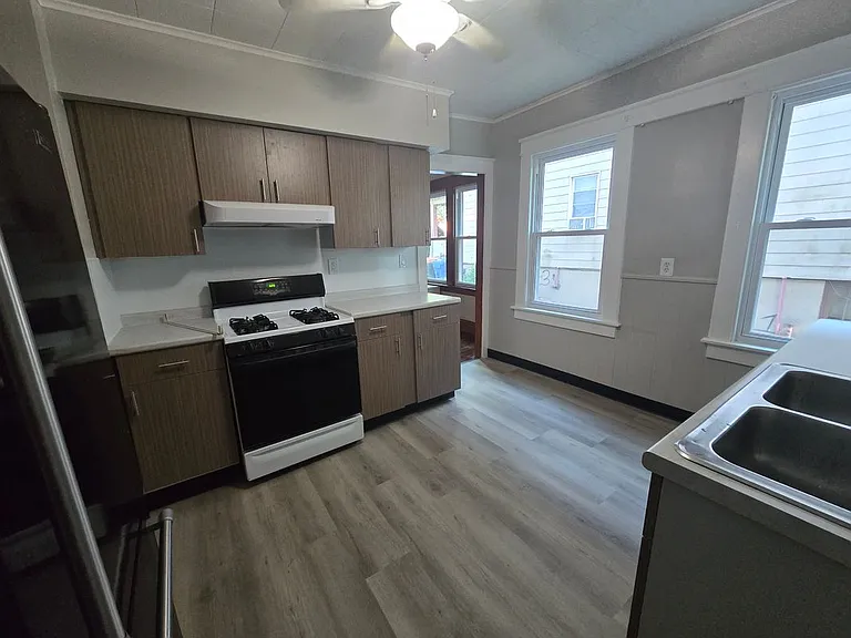 58 Warren St — Photo 5