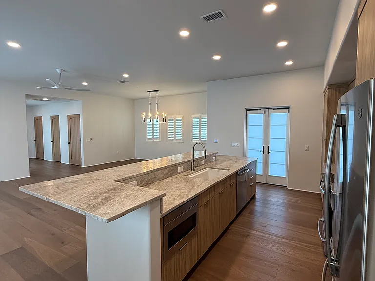 301 W Comstock Ave #2 — Photo 6