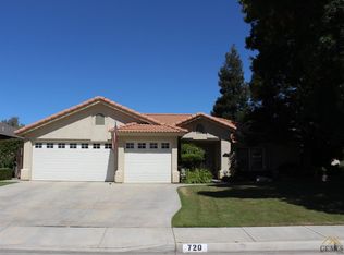 720 Windsor Park Dr, Bakersfield, CA