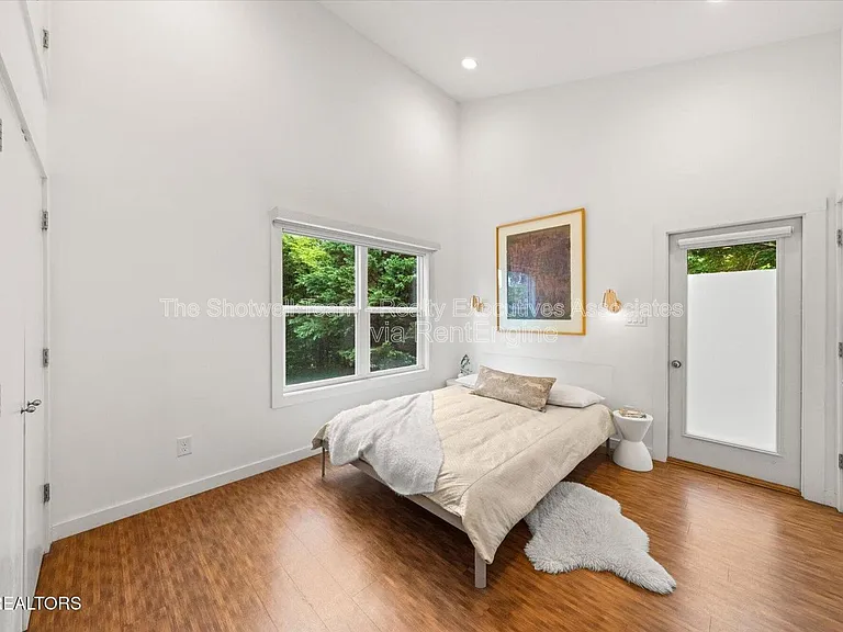 1327 Brown Ave — Photo 13