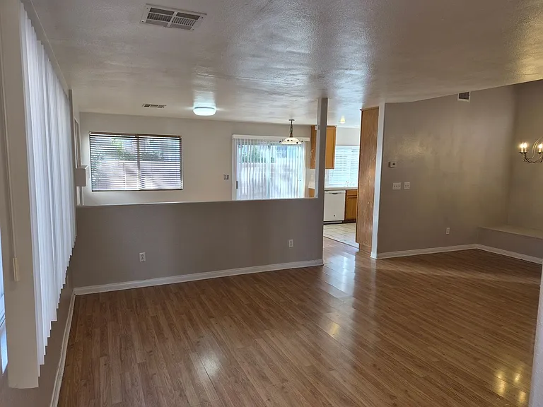 812 Bow Creek Ln — Photo 2