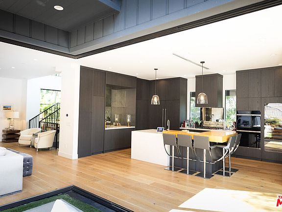 4th image of 1919 Pinehurst Rd