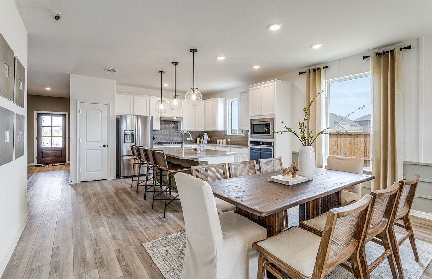 Dining area off kitchen