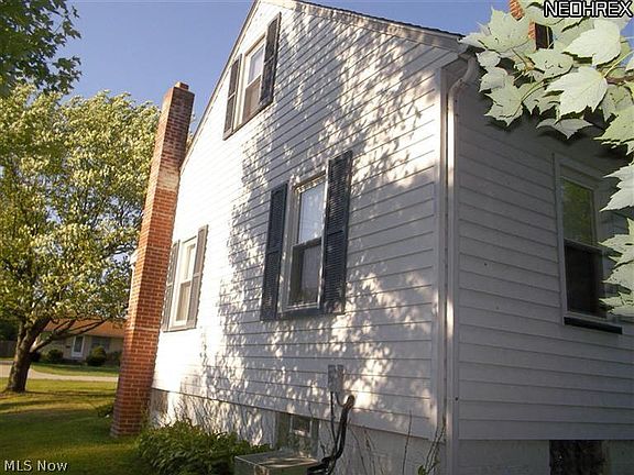 4th image of 984 E Spruce Ave