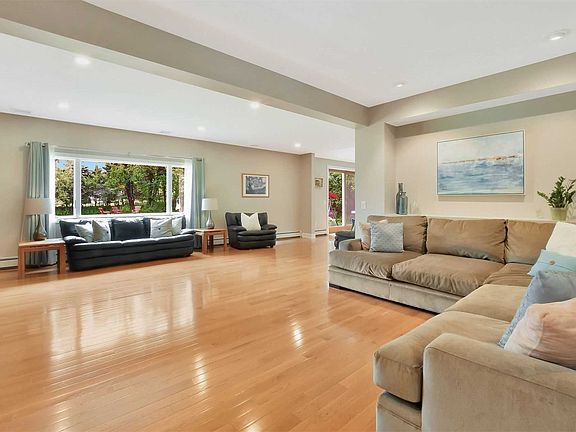 3rd image of 9 Soundview Dr