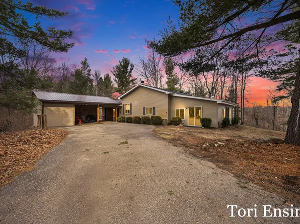 8700 Godfrey Rd, Belding, MI 48809