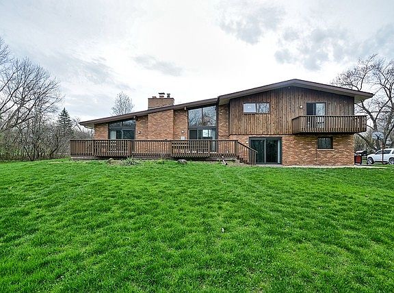 2nd image of 52 Graymoor Ln