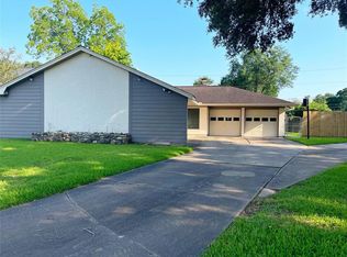 2119 Savanna Ct S, League City, TX 77573