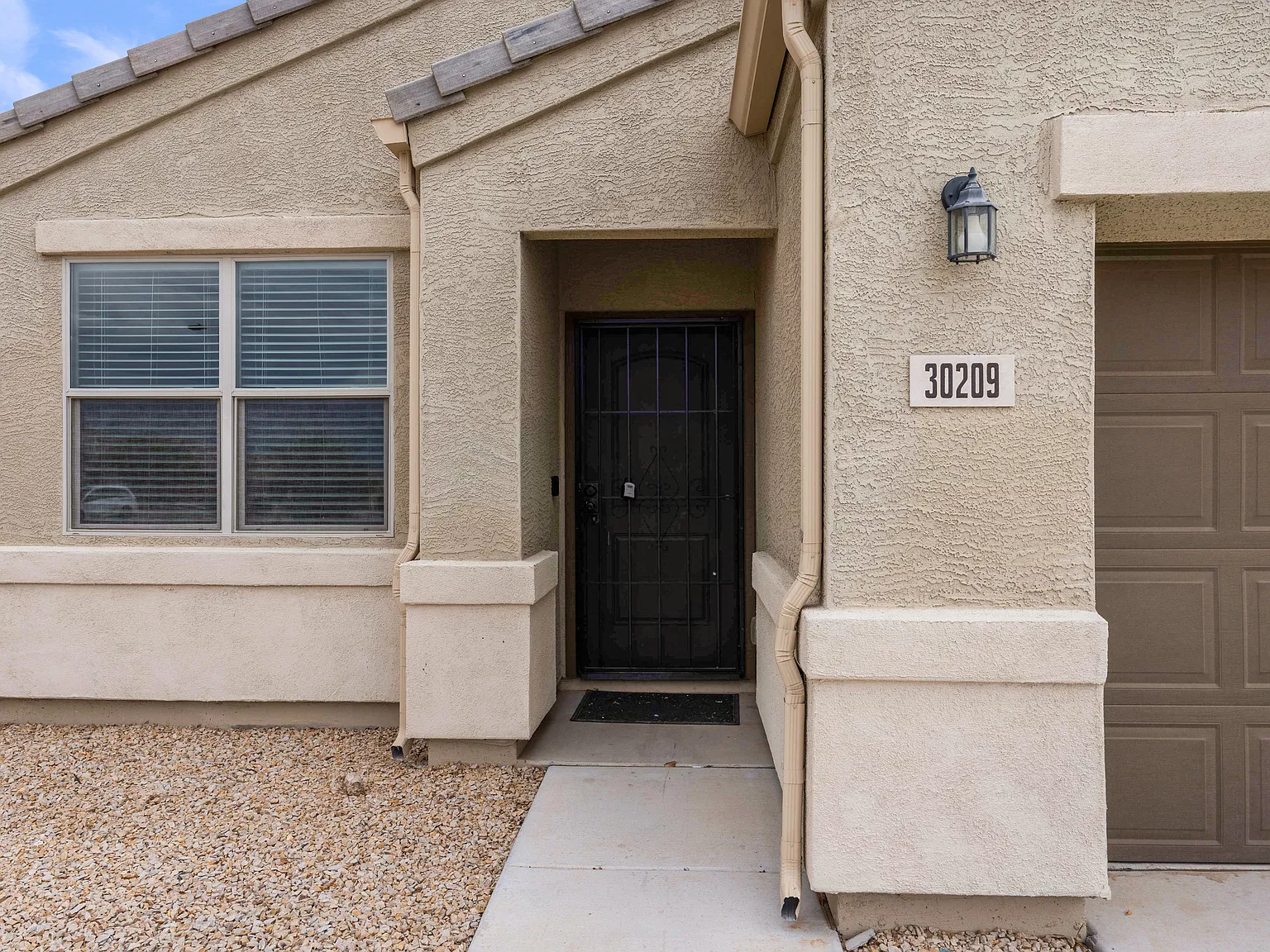 5 bed, 1990 sqft, $2,099 — Photo 4
