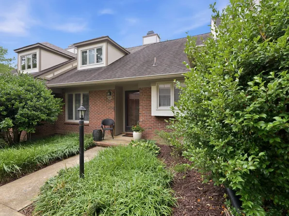 127 Essex Dr, Chapel Hill, NC 27514