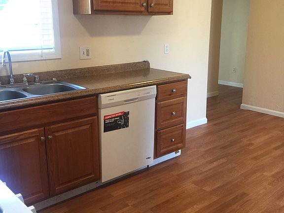 4th image of 210 E Barrymore St