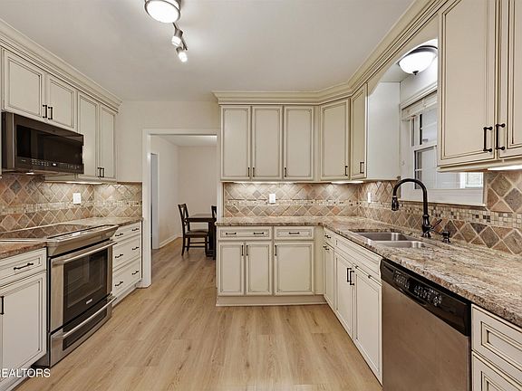 4th image of 1230 Live Oak Cir