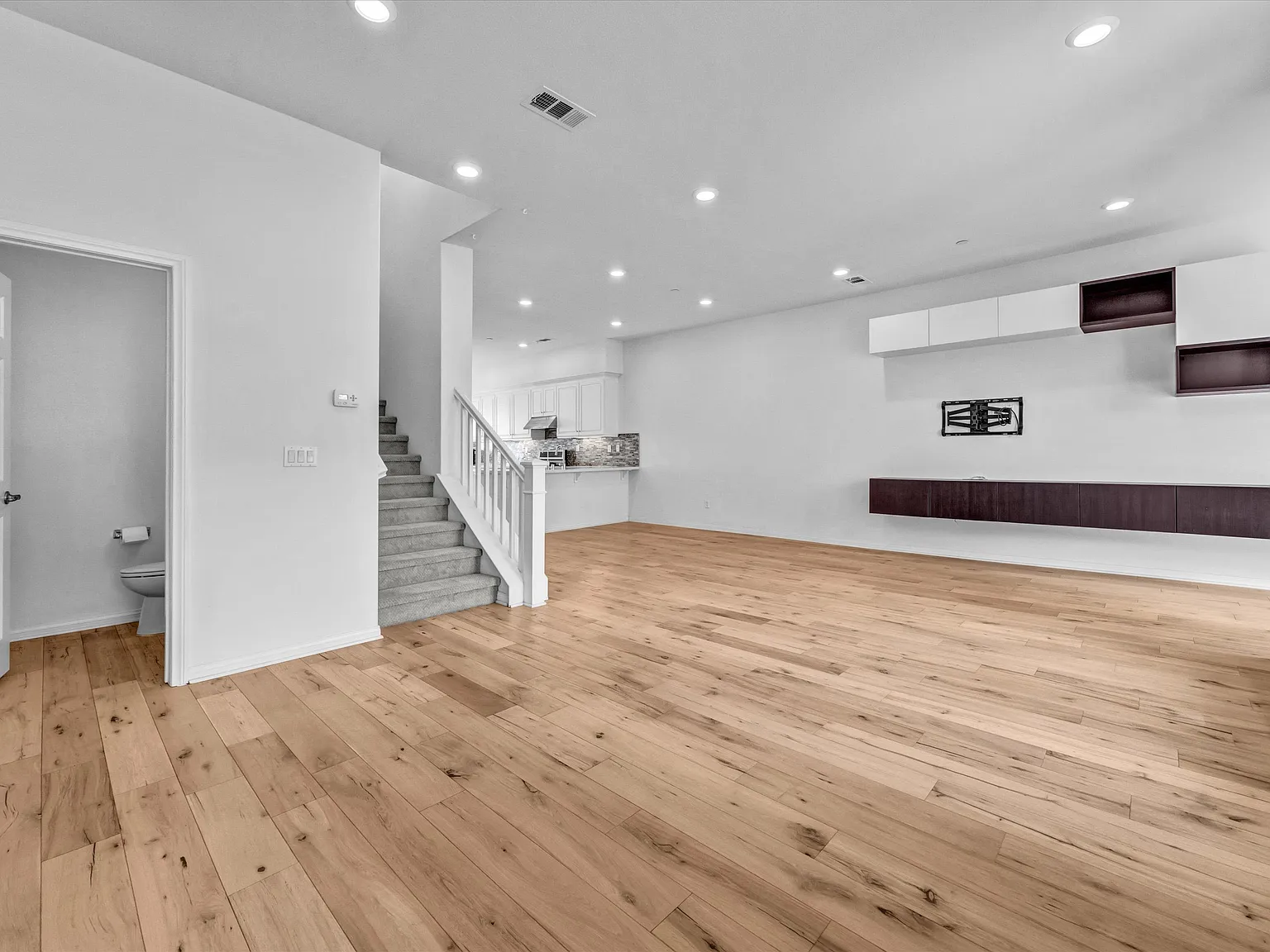 2 bed, 1798 sqft, $4,200 — Photo 3