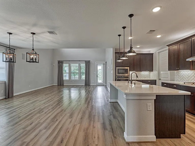 11 Shumard Oak Dr — Photo 8