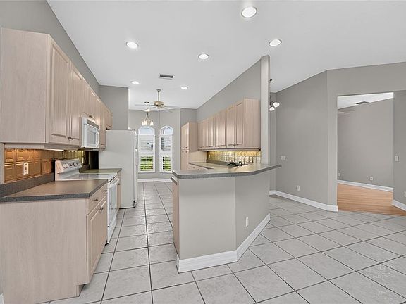 5th image of 1611 Atares Dr Unit 111
