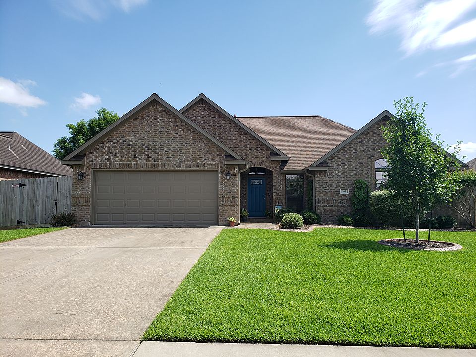 1st image of 105 Blue Bird Ct